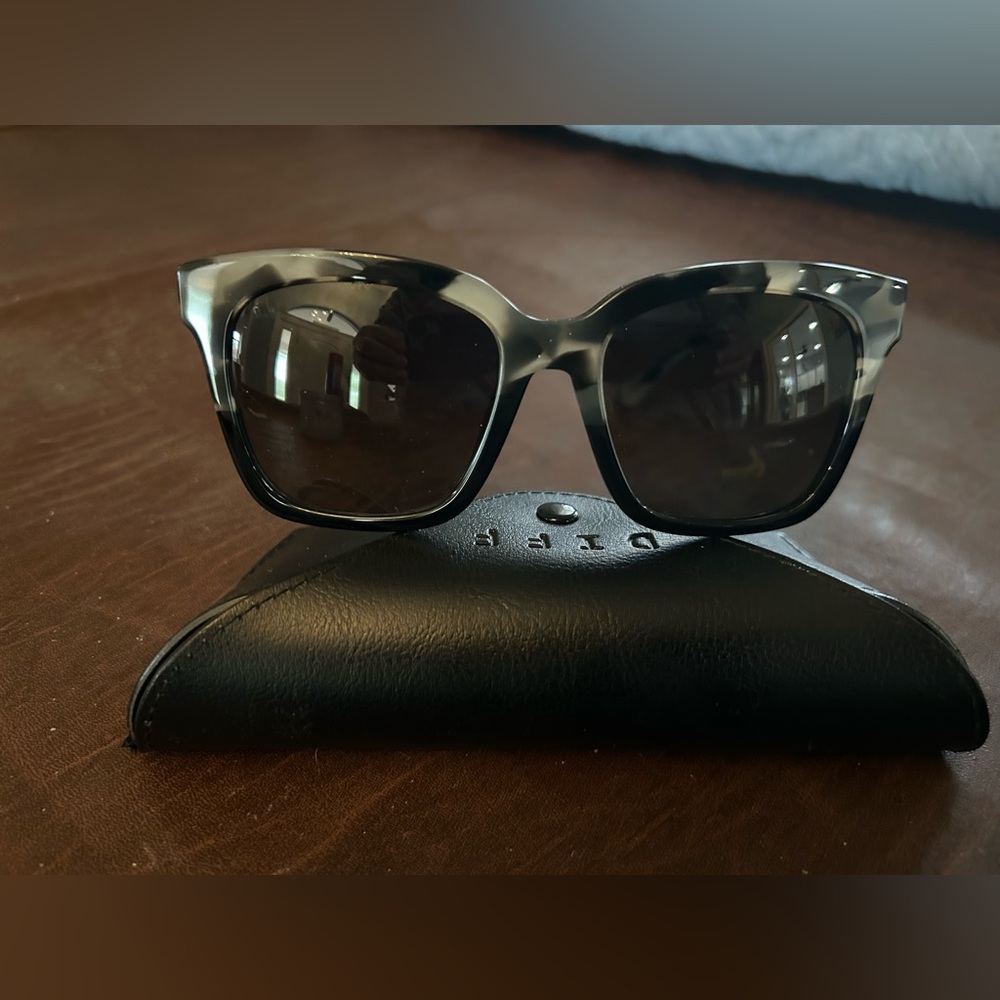 DIFF Bella Sunglasses - Gray Tortoise, polarized lense